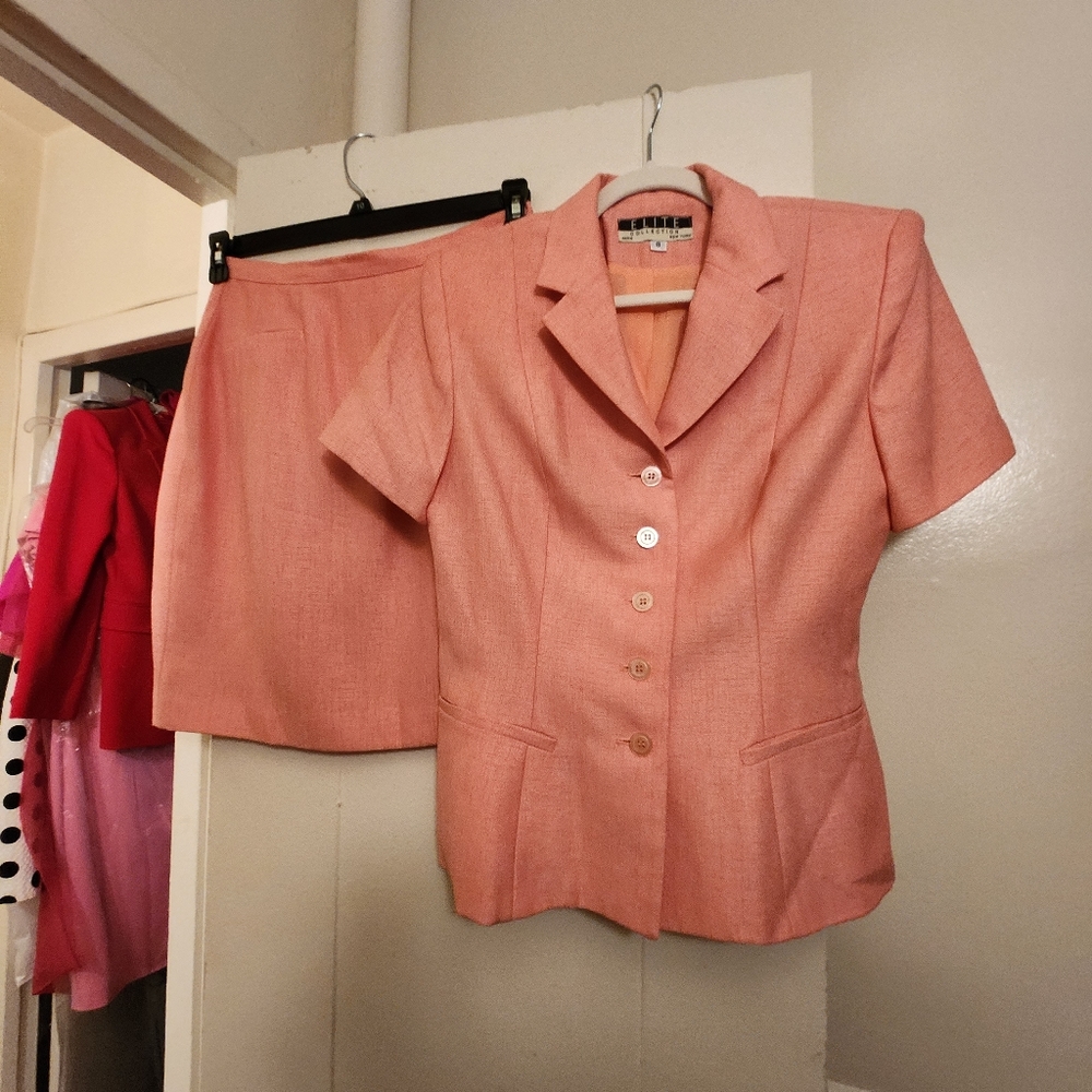 Elite collection set skirt suit size 8 coral